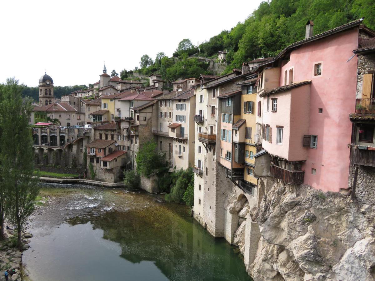 Au Bonheur Suspendu Apartamento Pont-en-Royans Exterior foto