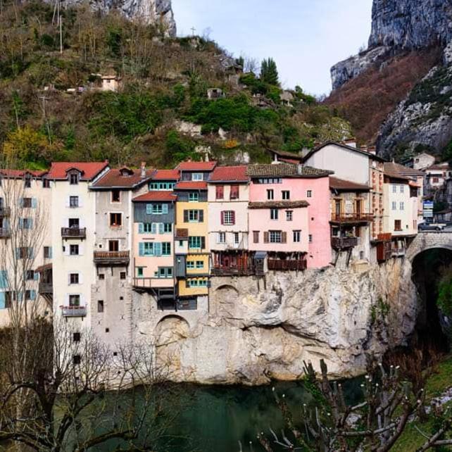 Au Bonheur Suspendu Apartamento Pont-en-Royans Exterior foto