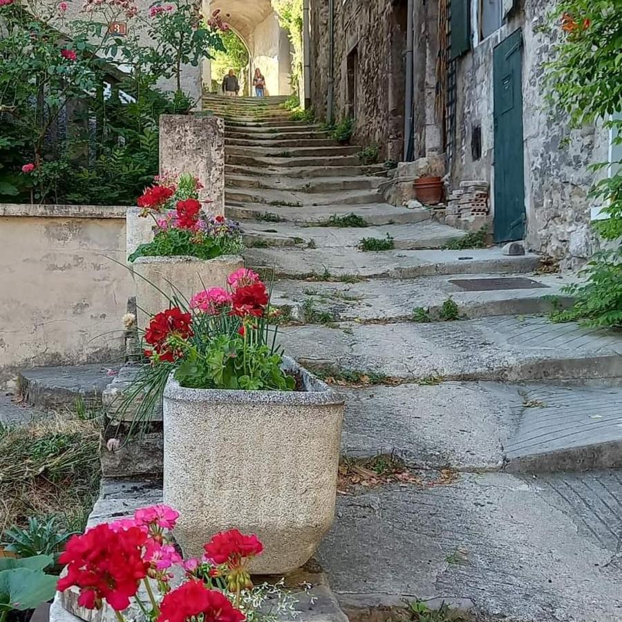 Au Bonheur Suspendu Apartamento Pont-en-Royans Exterior foto